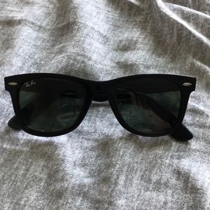 Ray-Ban Black Wayfarers with case